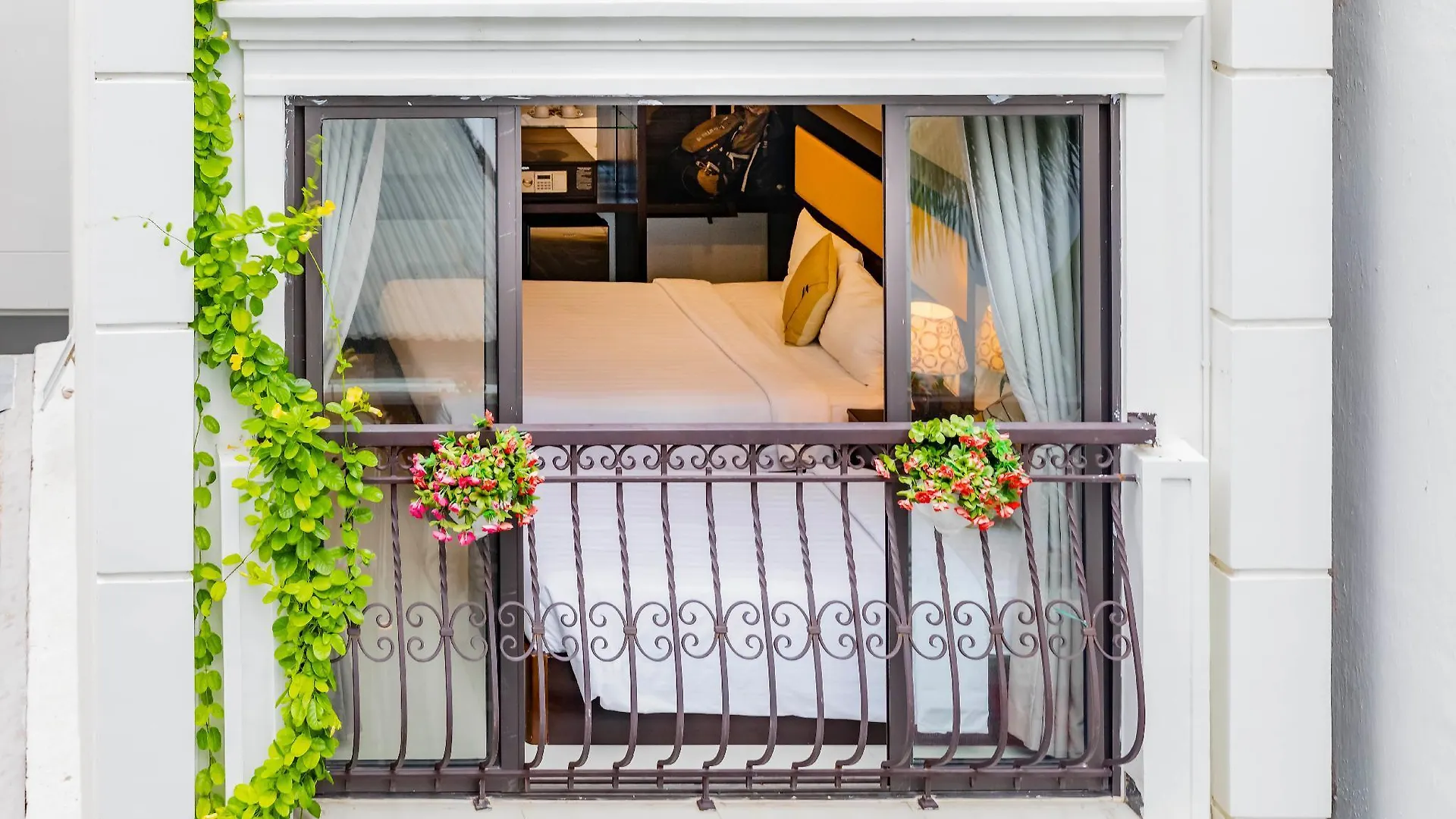 Tokia Hotel Нячанг