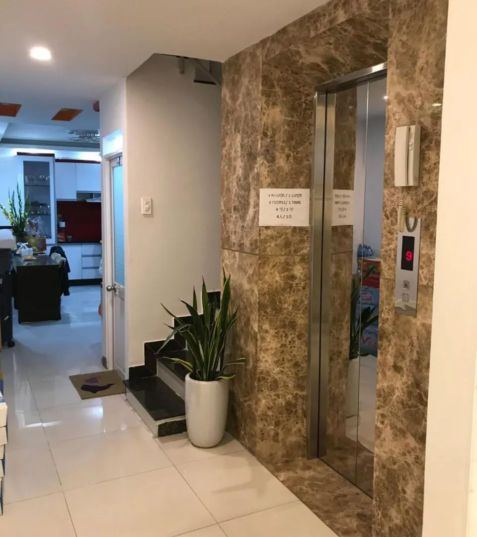 Tokia Hotel Нячанг
